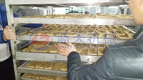 熱泵烘干機(jī)面筋擺盤